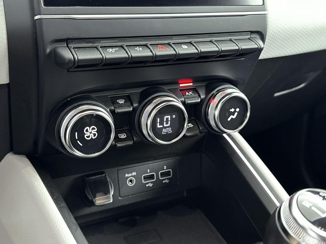 Renault CLIO 1.0 TCe Techno 90PK | Navigatie | Half-Lederen Bekleding | Achteruitrijcamera | Apple CarPlay & Android Auto