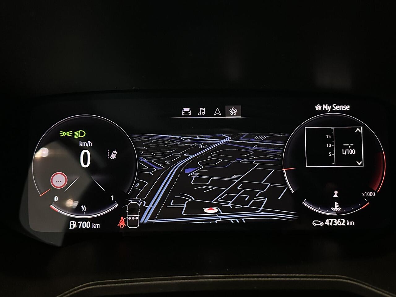 Renault CLIO 1.0 TCe 90 Techno | Navigatie 9,3" | Climate Control | Cruise Control | Draadloze telefoonlader | Lichtmetalen velgen 17" | Parkeersensoren achter en achteruitrijcamera