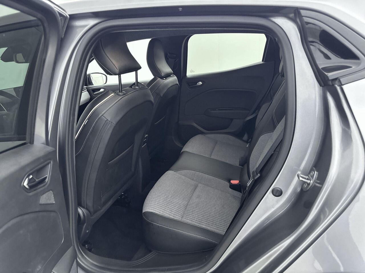 Renault CLIO 1.0 TCe 90Pk GPF techno | Navigatie met 9.3 Inch Scherm | Climate Control | Cruise Control | Parkeersensoren incl. Camera | Apple Carplay/Android Auto | Keyless Entry | Lichtmetalen Velgen 16 Inch |