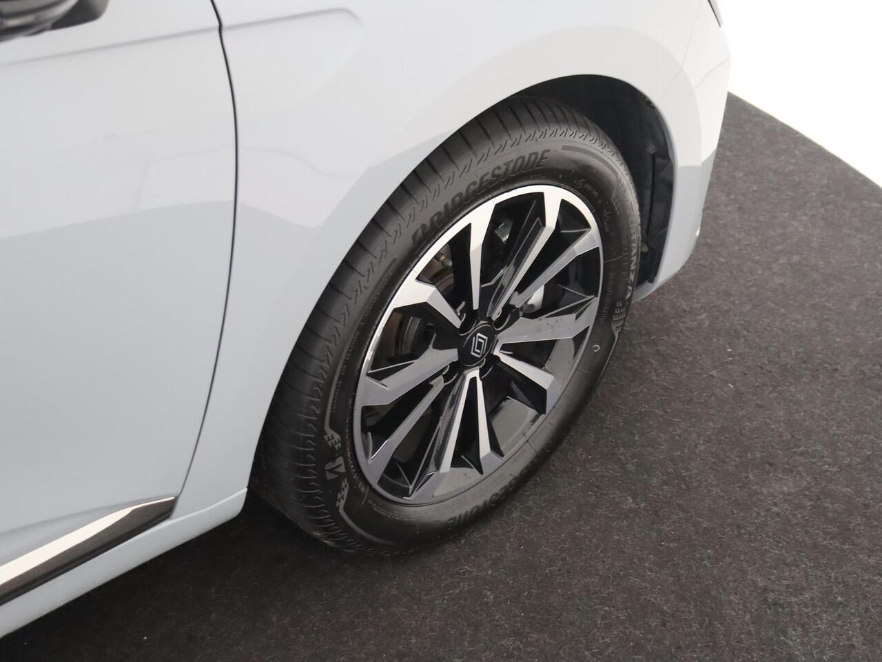 Renault CLIO 1.6 E-Tech Full Hybrid 145 techno AUTOMAAT | Navigatie | Parkeersensoren | 360 Camera |