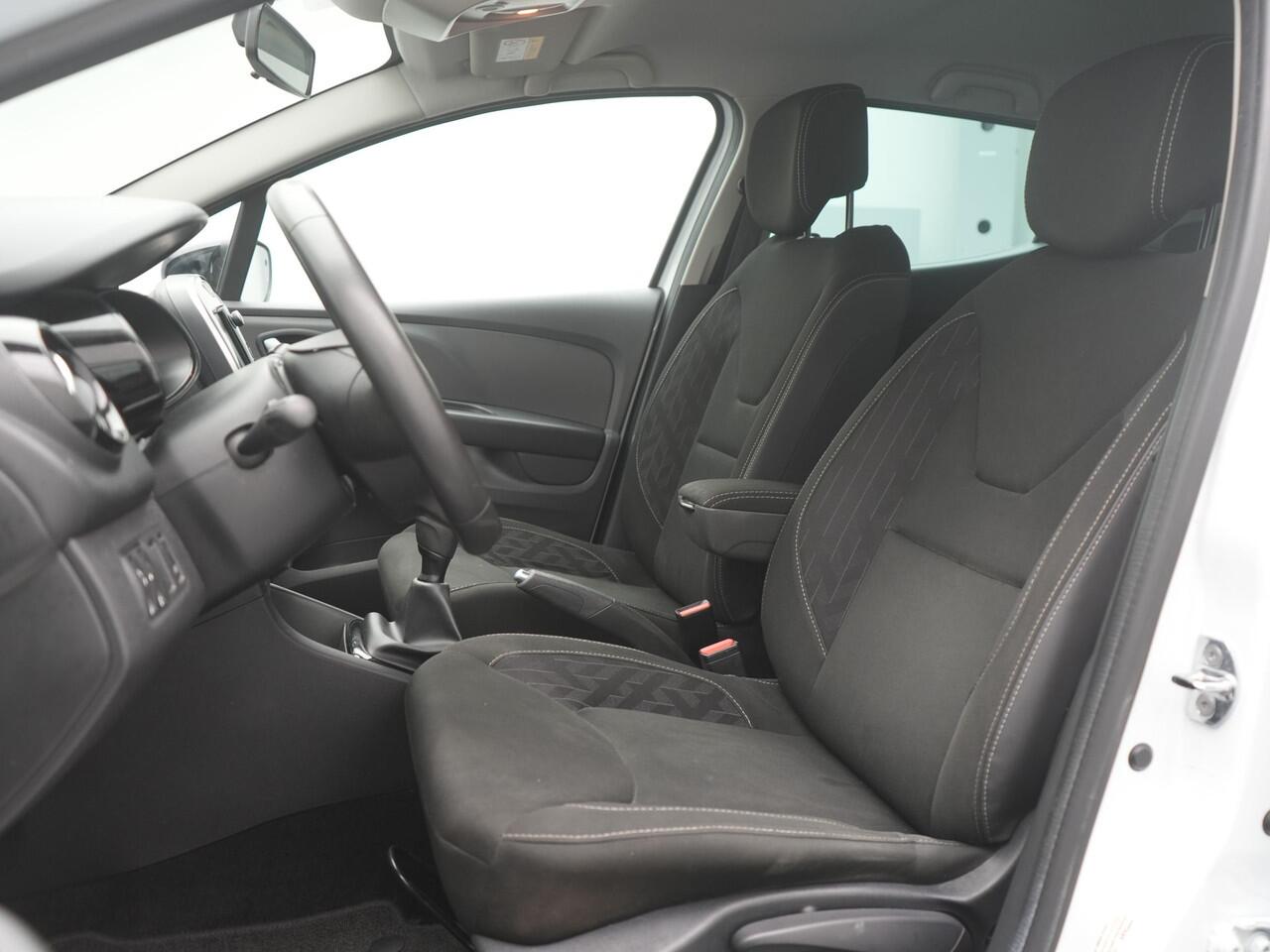 Renault CLIO TCe 90 Limited - RIJKLAARPRIJS - Cruise Control - Lichtmetalen velgen - DAB - Navigatie