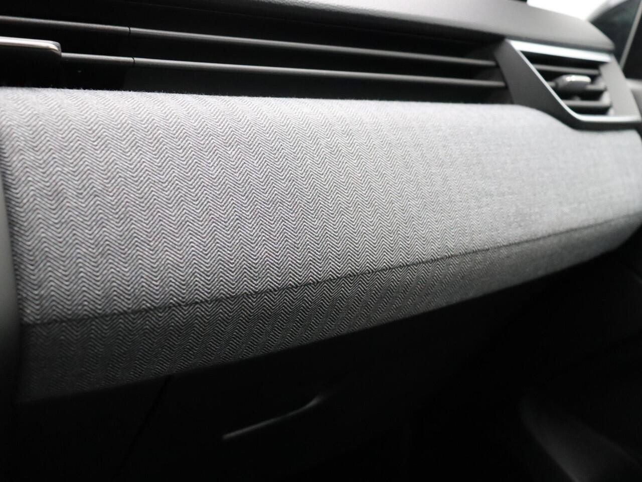 Renault CLIO TCe 90pk GPF techno | Stoel- en stuurwielverwarming | Navigatie | Reservewiel |