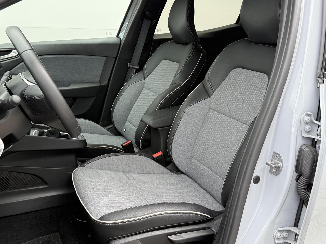 Renault CLIO 1.0 TCe 90 GPF techno | 360° Camera | Navigatie | 16" Lichtmetalen Velgen | Dealer Onderhouden