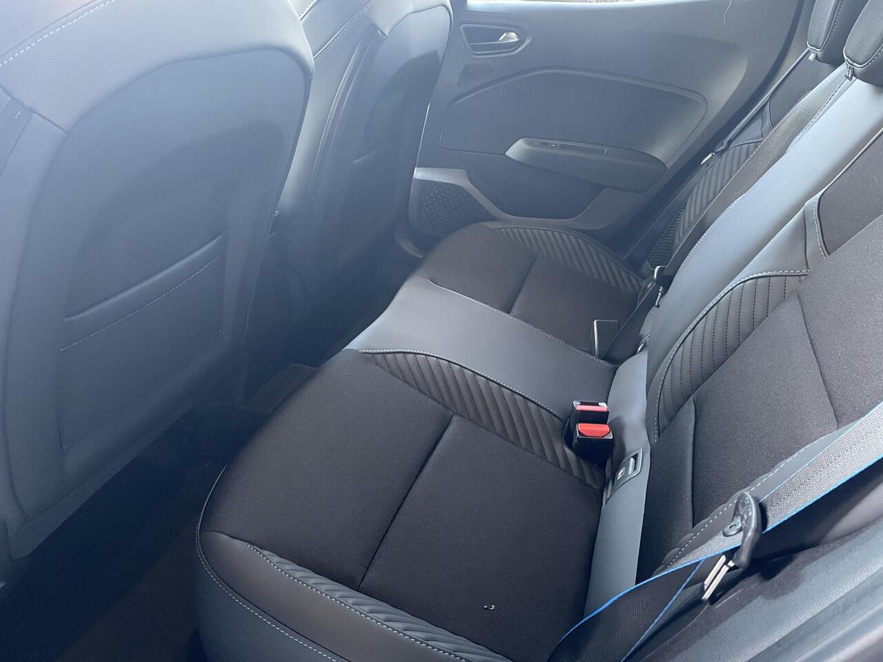 Renault CLIO 1.6 E-Tech Full Hybrid 145 esprit Alpine / VOORRAAD ACTIE NIEUW! / 3000,- KORTING / 5 JAAR GARANTIE / OP=OP /