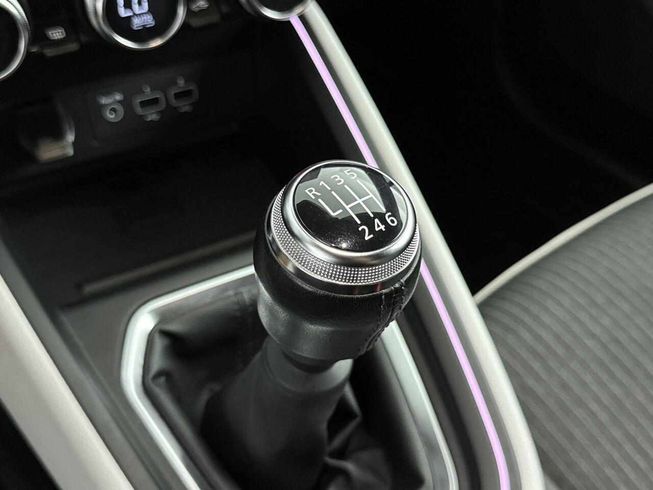 Renault CLIO 1.0 TCe Techno 90PK | Navigatie | Half-Lederen Bekleding | Achteruitrijcamera | Apple CarPlay & Android Auto