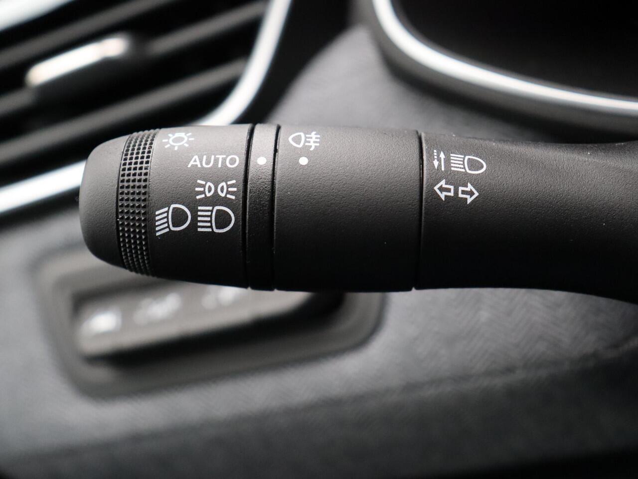 Renault CLIO TCe 90pk GPF techno | Stoel- en stuurwielverwarming | Apple carplay | Lichmetalen velgen |