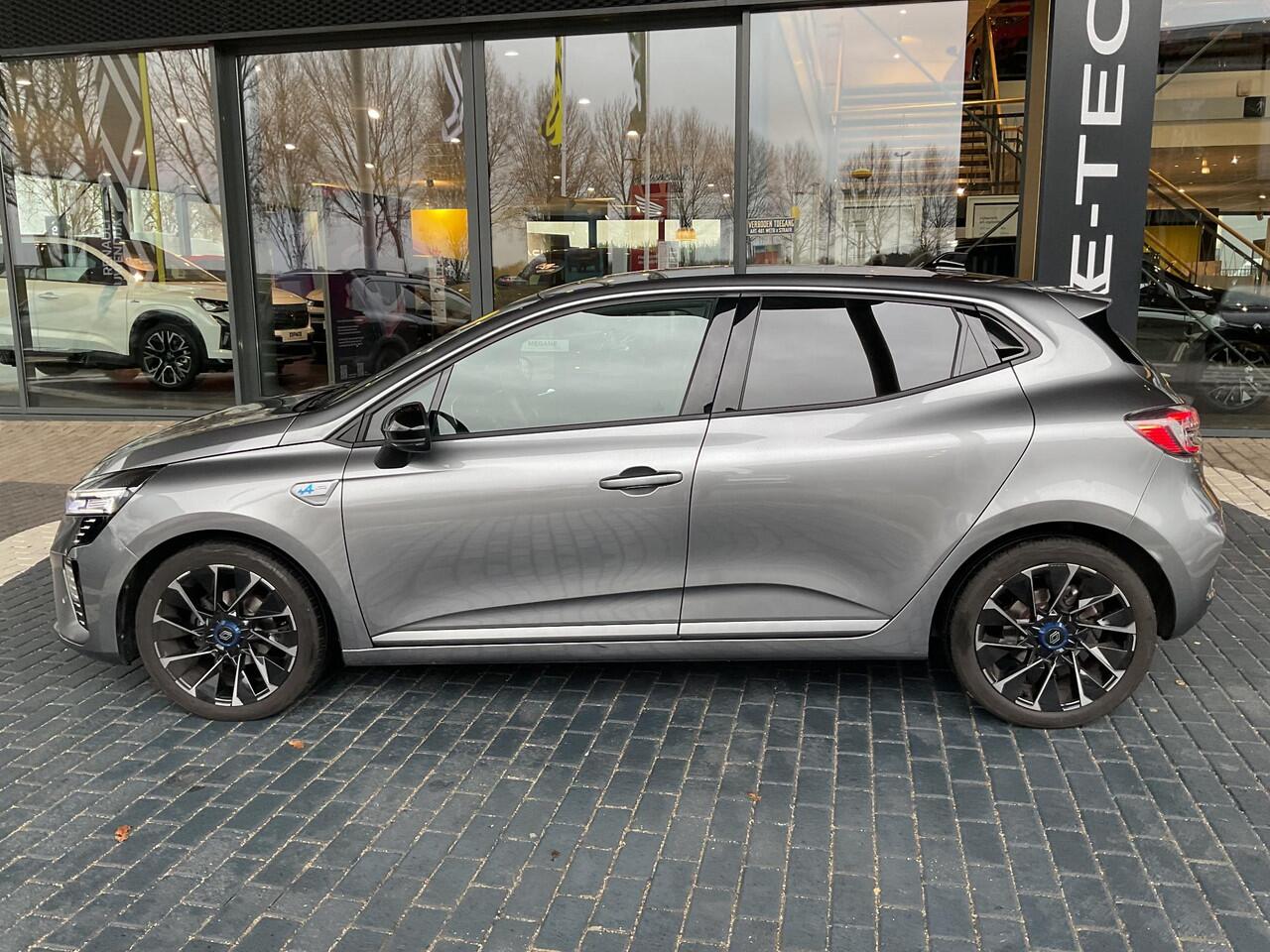 Renault CLIO 1.0 TCe 90 GPF esprit Alpine / Demo Hillegom / Lichtmetalen wielen 17" 'La Fleche met blauwe naafkap' /