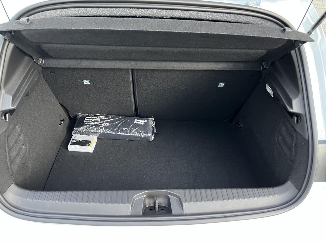 Renault CLIO 1.6 E-Tech Full Hybrid 145 techno / AUTOMAAT / CAMERA / PARKEERSENSOREN / LICHTMETALEN VELGEN / CLIMATE CONTROL