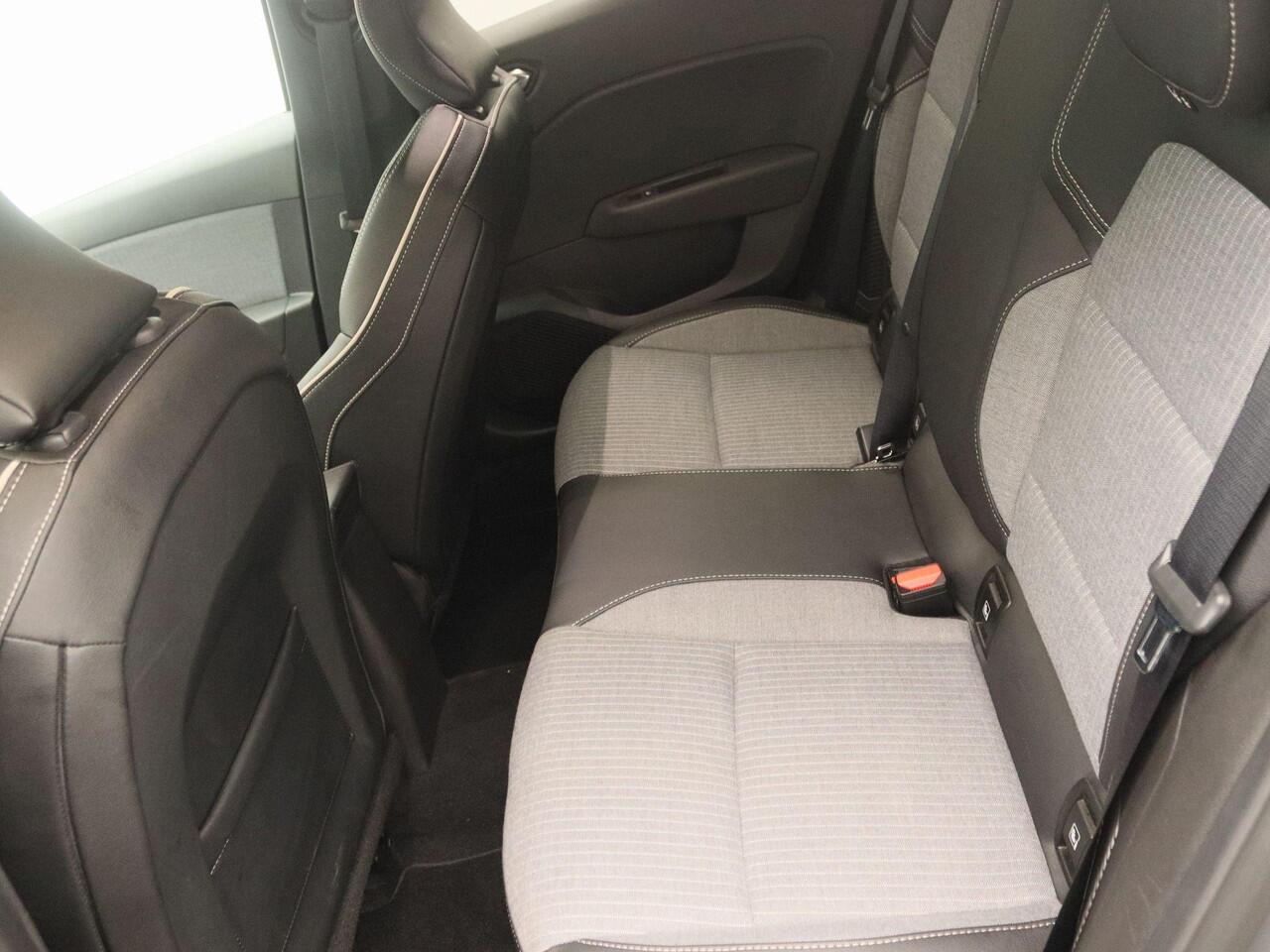 Renault CLIO 1.6 E-Tech Full Hybrid Techno 145PK | Navigatie | Achteruitrijcamera | Climate Control | Apple Carplay & Android Auto | Lichtmetalen velgen 16"