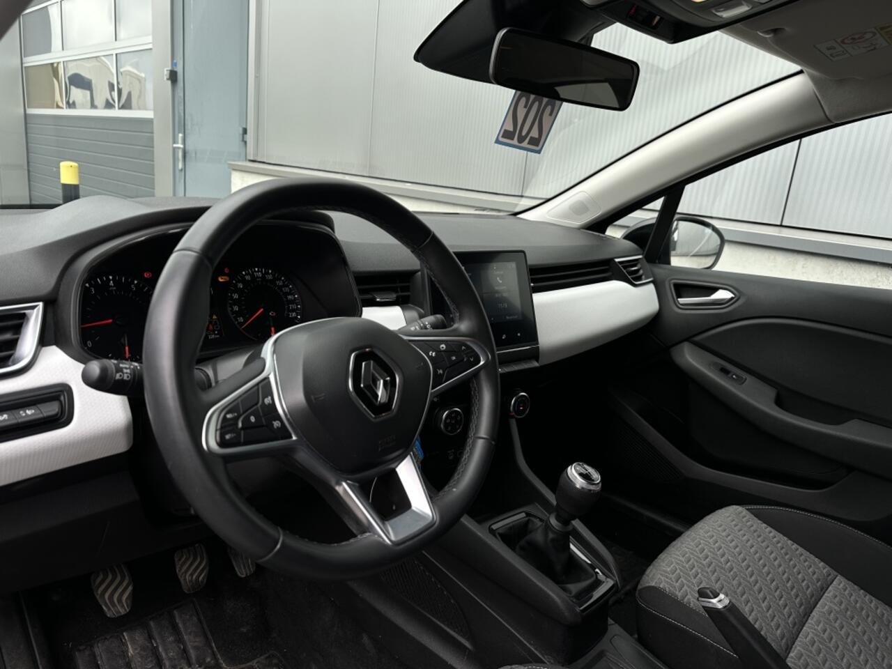 Renault CLIO 1.0 TCe LIMITED 2022 NAVI PDC AIRCO SPORTVELGEN ELEK PAKKET