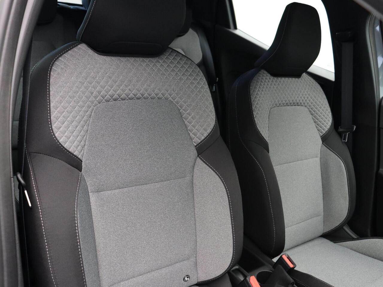 Renault CLIO E-Tech Full Hybrid 145pk evolution | Airco | Cruise control | Apple carplay / Android auto | Vierseizoenbanden |