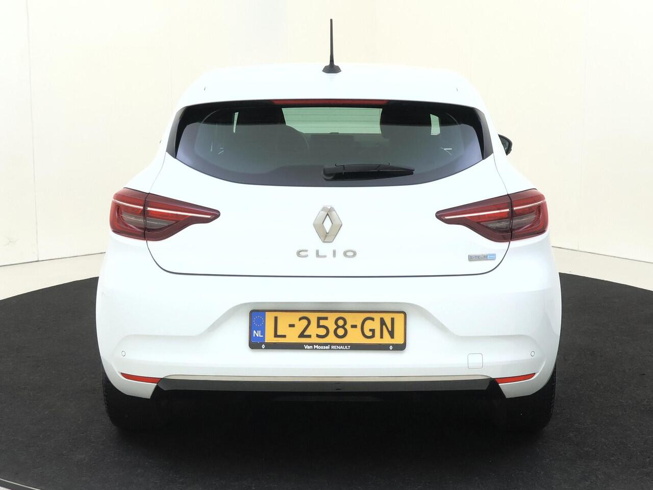 Renault CLIO 1.6 E-Tech Hybrid 140 Intens | PDC Achter | Climate Control | 16" LMV | Keyless | LED Pure Vision | Cruise Control & Snelheidsbegrenzer | Apple Carplay & Android Auto