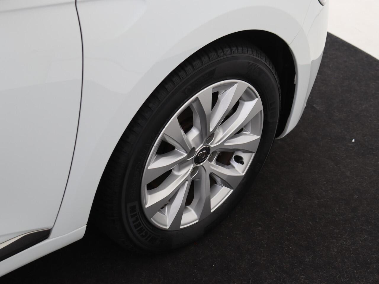 Renault CLIO 1.6 E-Tech Hybrid 140 Intens | PDC Achter | Climate Control | 16" LMV | Keyless | LED Pure Vision | Cruise Control & Snelheidsbegrenzer | Apple Carplay & Android Auto