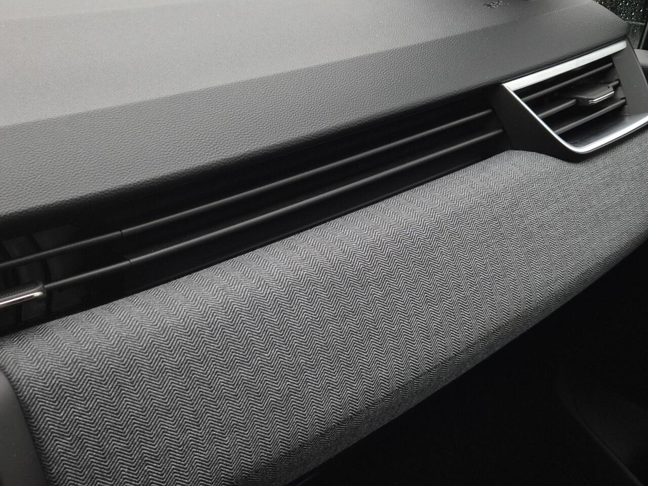 Renault CLIO 1.0 TCe 90 GPF techno Handgeschakeld / Fabrieksgarantie tot 04-2027 / Dealer onderhouden / Pack winter / Achteruitrijcamera / Stuur-en Stoelverwarming / Apple Carplay Android Auto / Navigatie /