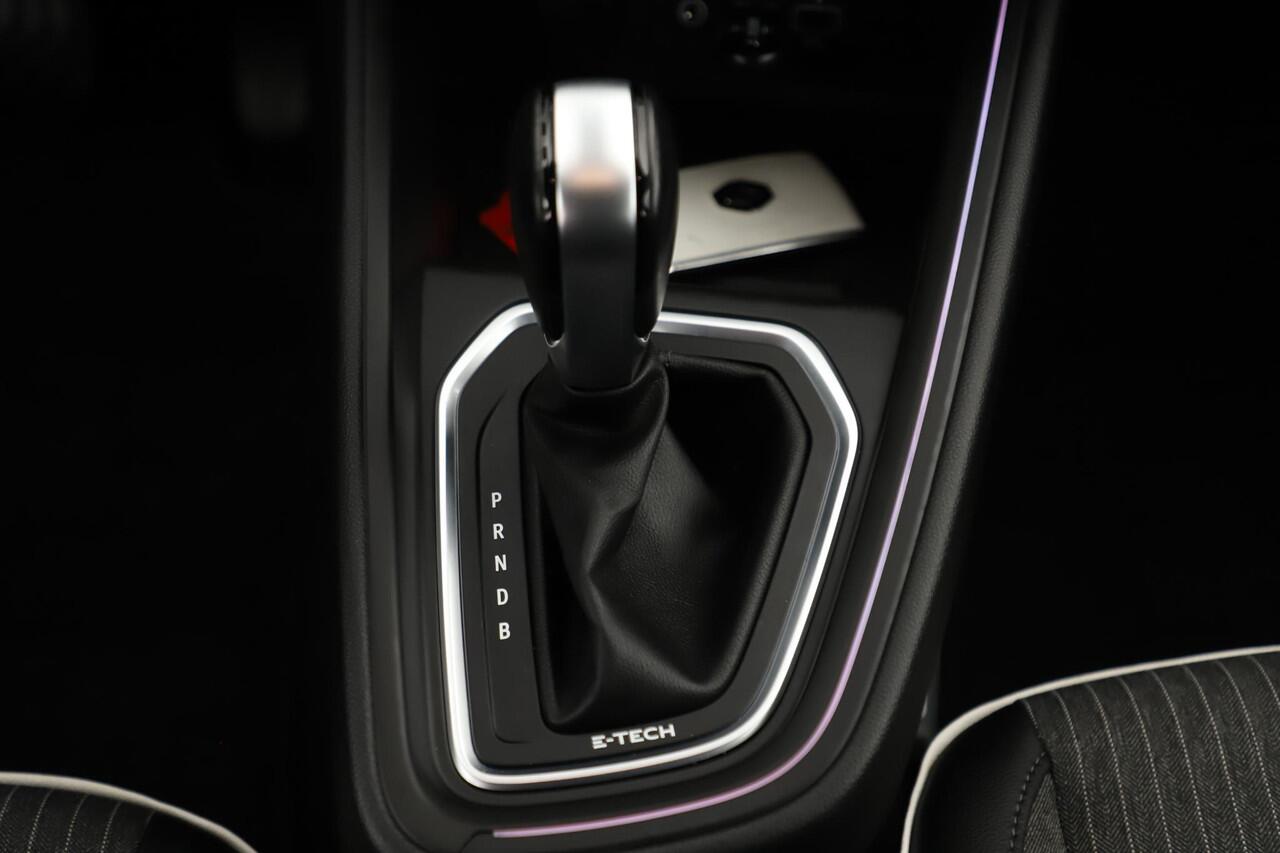 Renault CLIO 1.6 E-Tech Hybrid 140 Intens 140PK Automaat Half Leder Keyless 16 inch LMV Sfeerverlichting LED Navigatie Carplay Android Rijstrooksensor Climate Cruise Control Parkeersensor