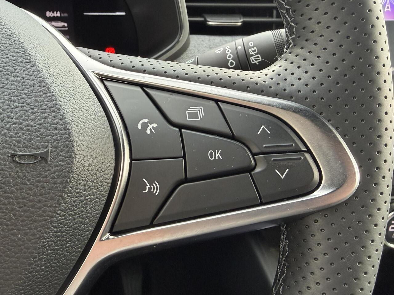 Renault CLIO 1.0 TCe 90 GPF techno Handgeschakeld / Navigatie via Apple Carplay & Android Auto / Parkeersensoren / Cruise Control / Climate Control / Achteruitrijcamera / Stoel & Stuurverwarming / Keyless / Privacy Glass /