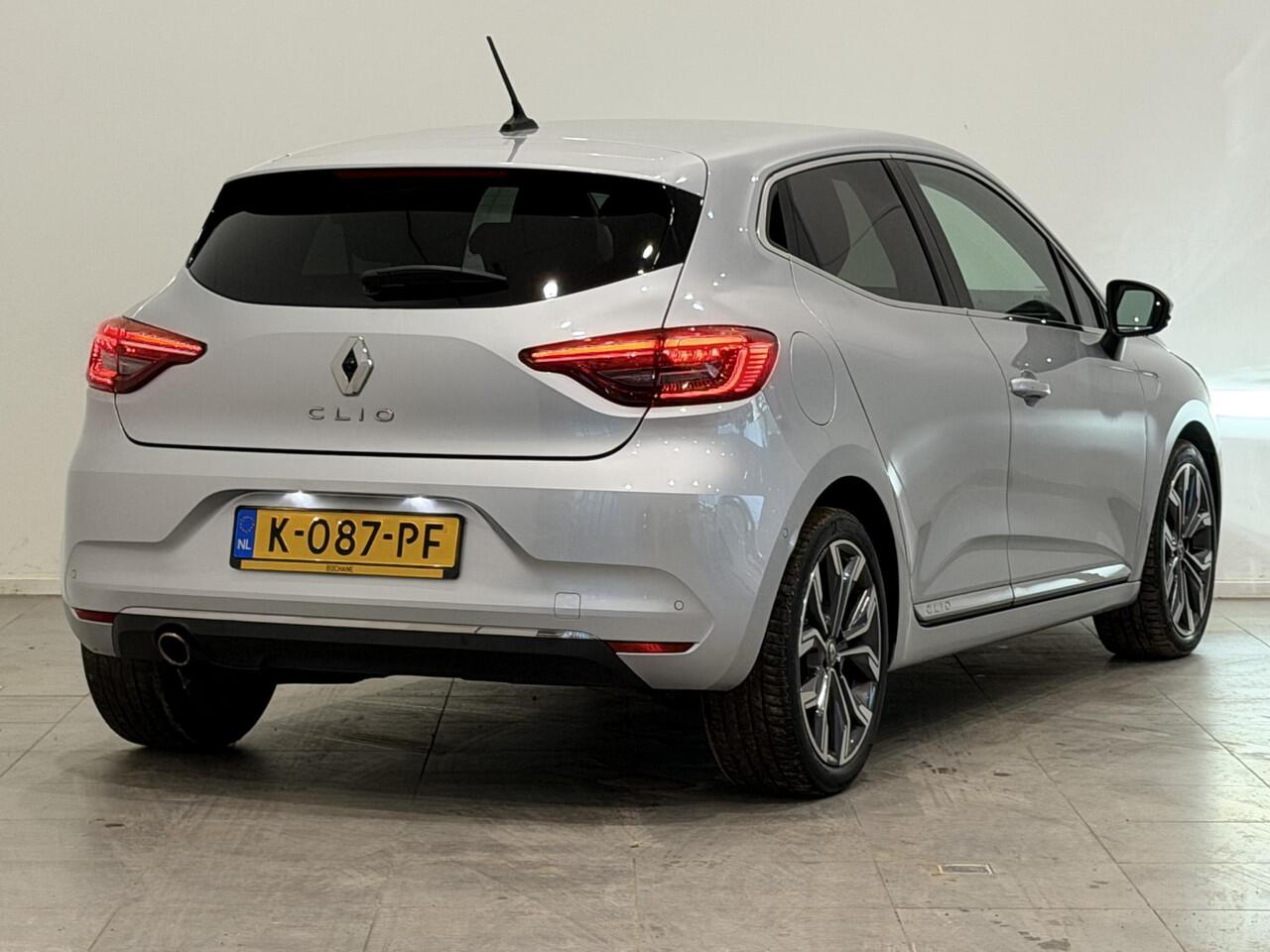 Renault CLIO 1.0 TCe 100 Intens | Navigatie | Climate Control | Cruise Control | Achteruitrijcamera | Lichtmetalen velgen 17" | Apple Carplay/Android Auto