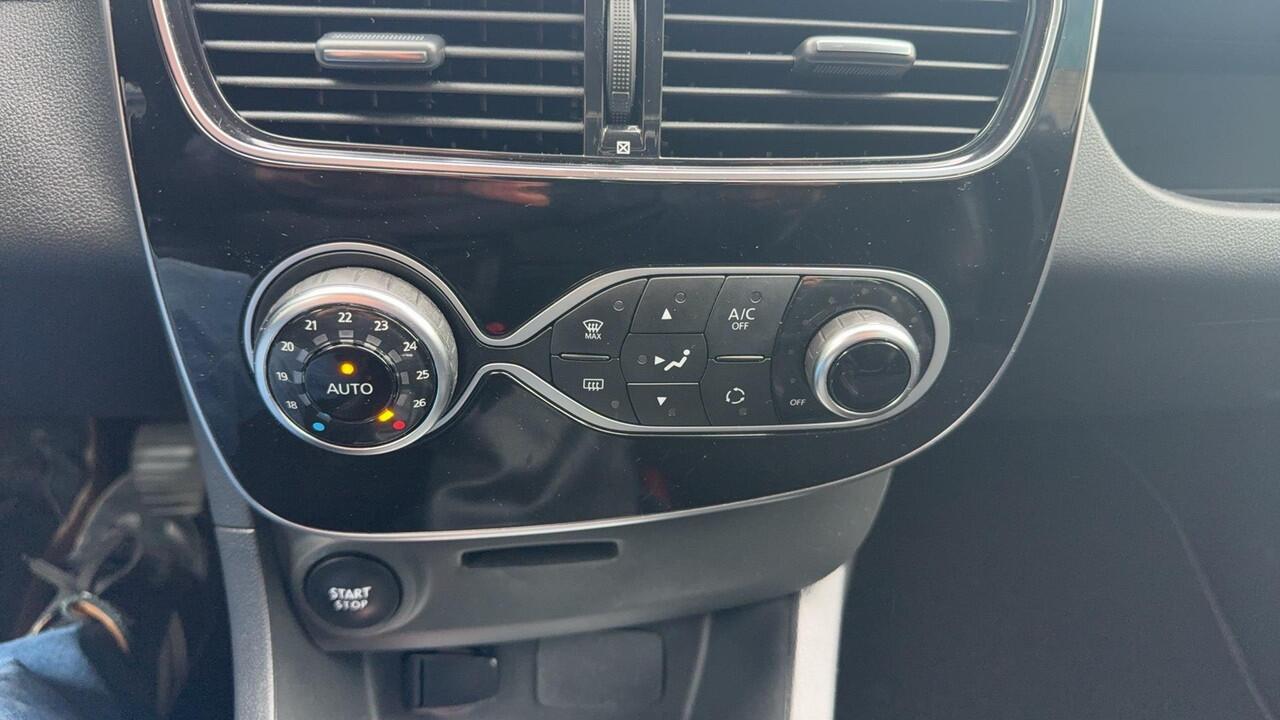 Renault CLIO Estate 0.9 TCe Intens Trekhaak 1/2 Leder Climate Control