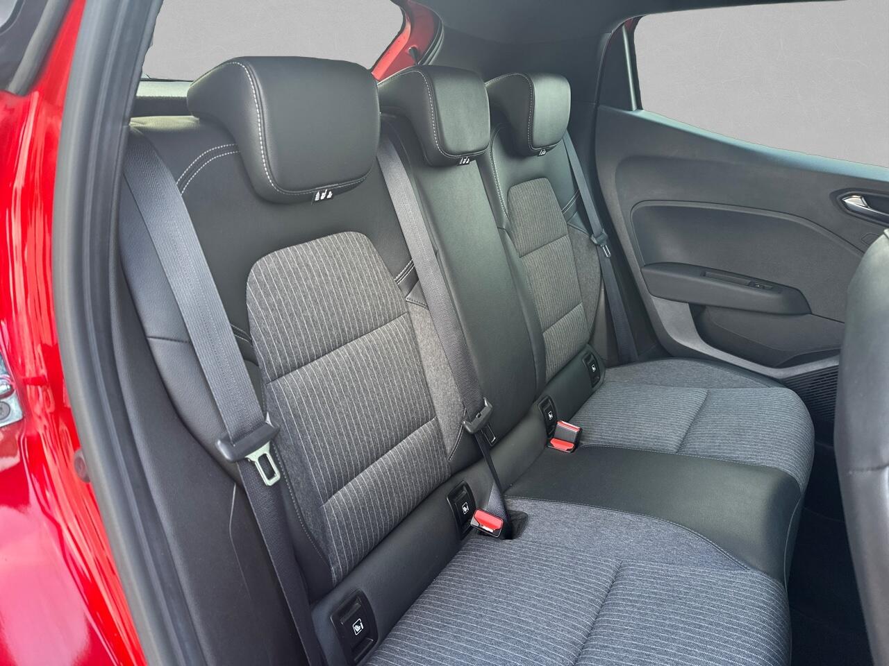 Renault CLIO 1.0 TCe Intens NAVI / PDC / WEINIG KM'S / LUXE UITVOERING