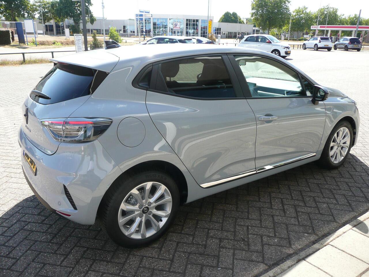 Renault CLIO TCe 90 GPF evolution PACK WINTER/ PACK LOOK (16"LM VELGEN & PRIVACY GLAS)/ RESERVE WIEL/ 4 SEIZOENSBANDEN/ ETC.... DEALER ONDERHOUDEN! 1e EIGENAAR! GRIS RAFALE METALLIC!