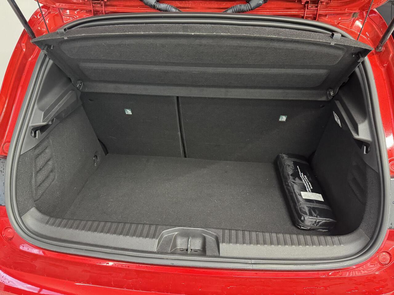 Renault CLIO 1.6 E-Tech Full Hybrid 145 Techno | All-Season banden | 360º Camera | Navigatie | Climate Control |