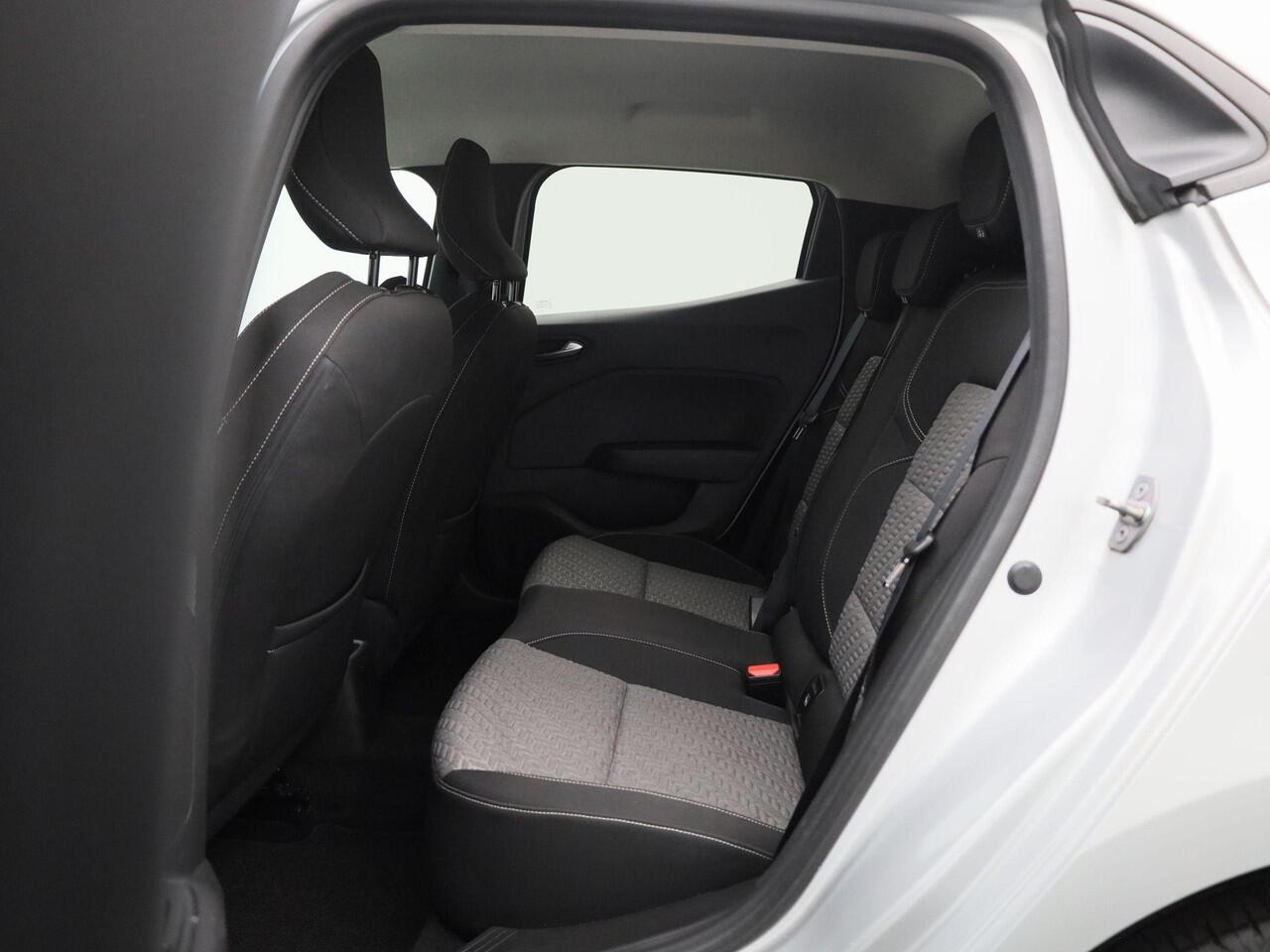 Renault CLIO TCe 90 Evolution | Easy Link multimediasysteem met Android Auto & Apple CarPlay | Airco | Parkeersensoren achter | Metaalkleur | Lichtmetalen velgen |