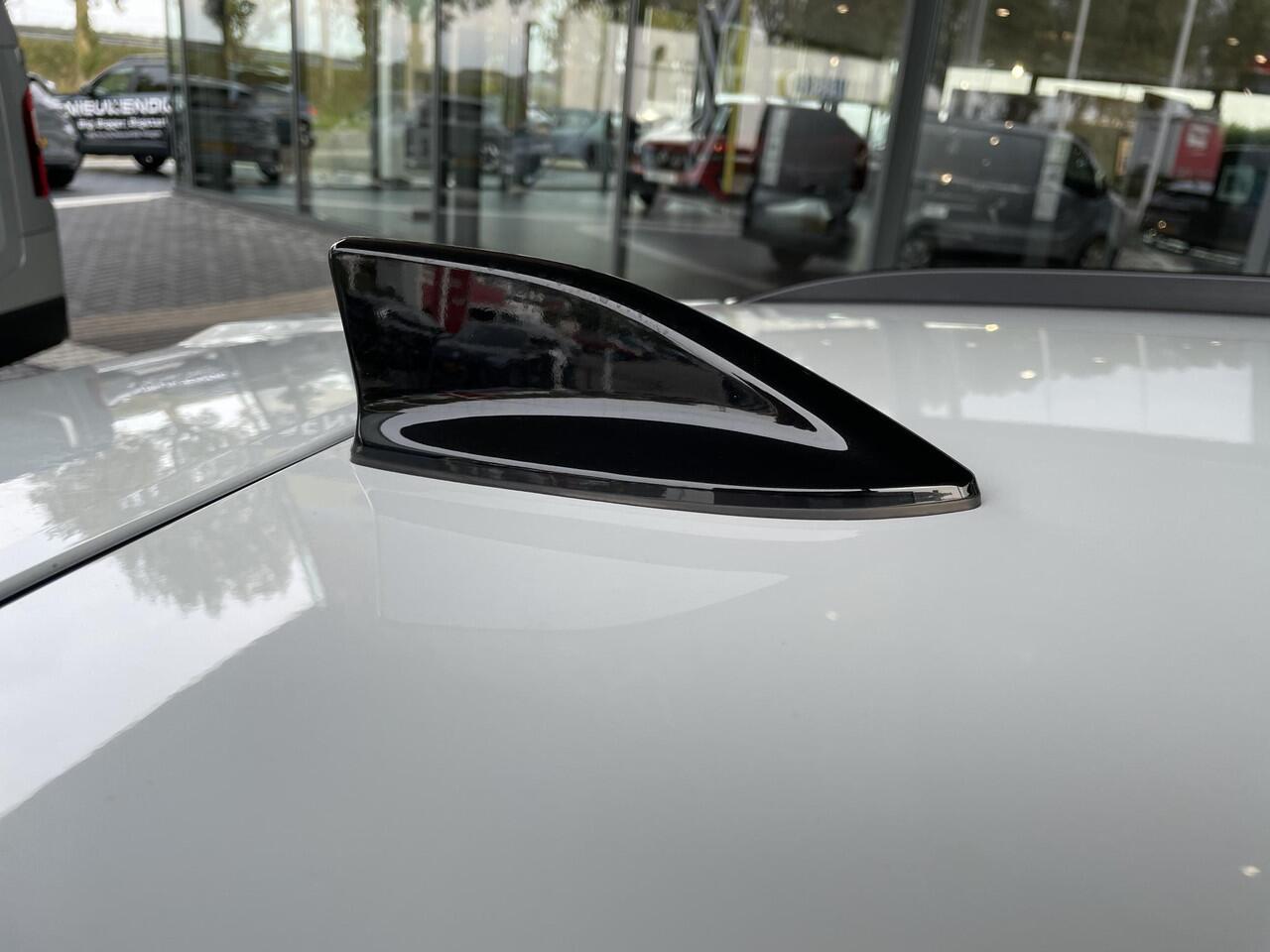 Renault ESPACE E-Tech full hybrid 200 iconic 7p. / PANORAMADAK / PACK HARMAN KARDON / PACK ADVANCED DRIVING ASSIST