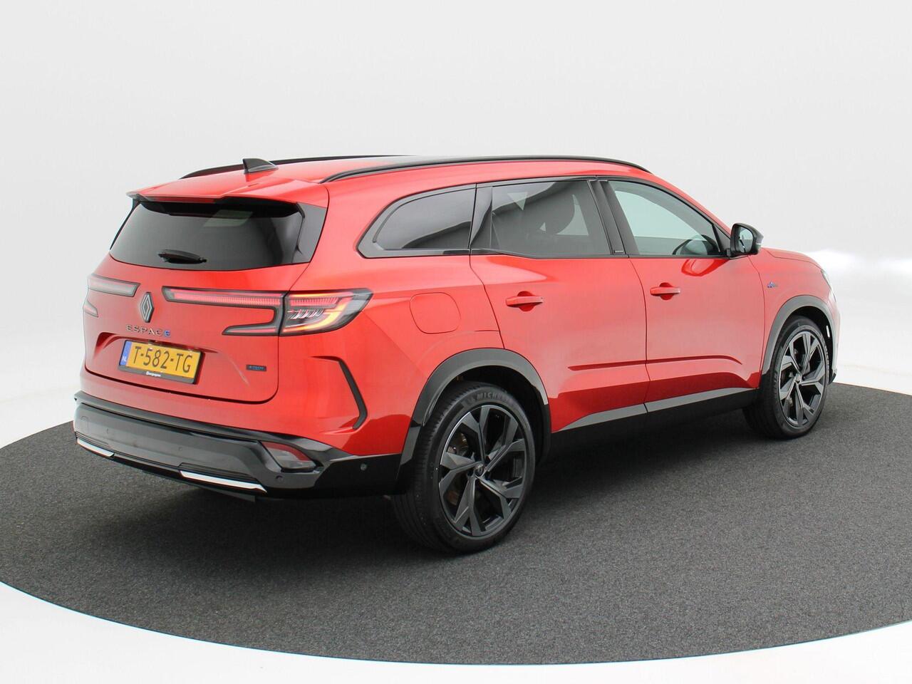 Renault ESPACE E-Tech full hybrid 200 esprit Alpine 7-Persoons | Full LED | Navigatie | Camera | Panoramadak | 20 Inch | Adaptive Cruise | CarPlay | 26.196 Km!!