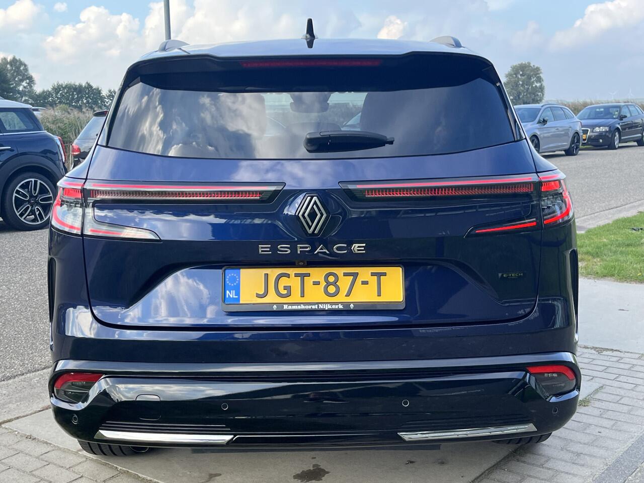 Renault ESPACE hybrid 200 iconic 7-Persoons / Harman-Kardon / 4-Control / Stoelverw. + Stuurverw. / 360' Camera / Apple Carplay - Android Auto / 20'' LMV /
