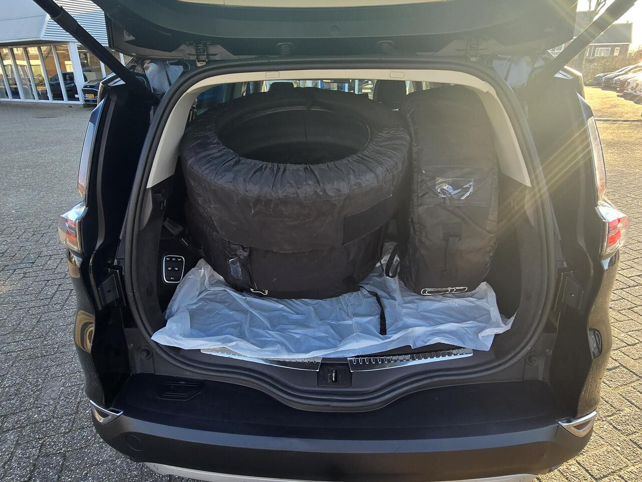 Renault ESPACE 1.8 TCe Intens 7p. 224pk Automaat | Trekhaak | Adaptieve Cruise | Achteruitrijcamera | Elektrische Achterklep | Head up Display