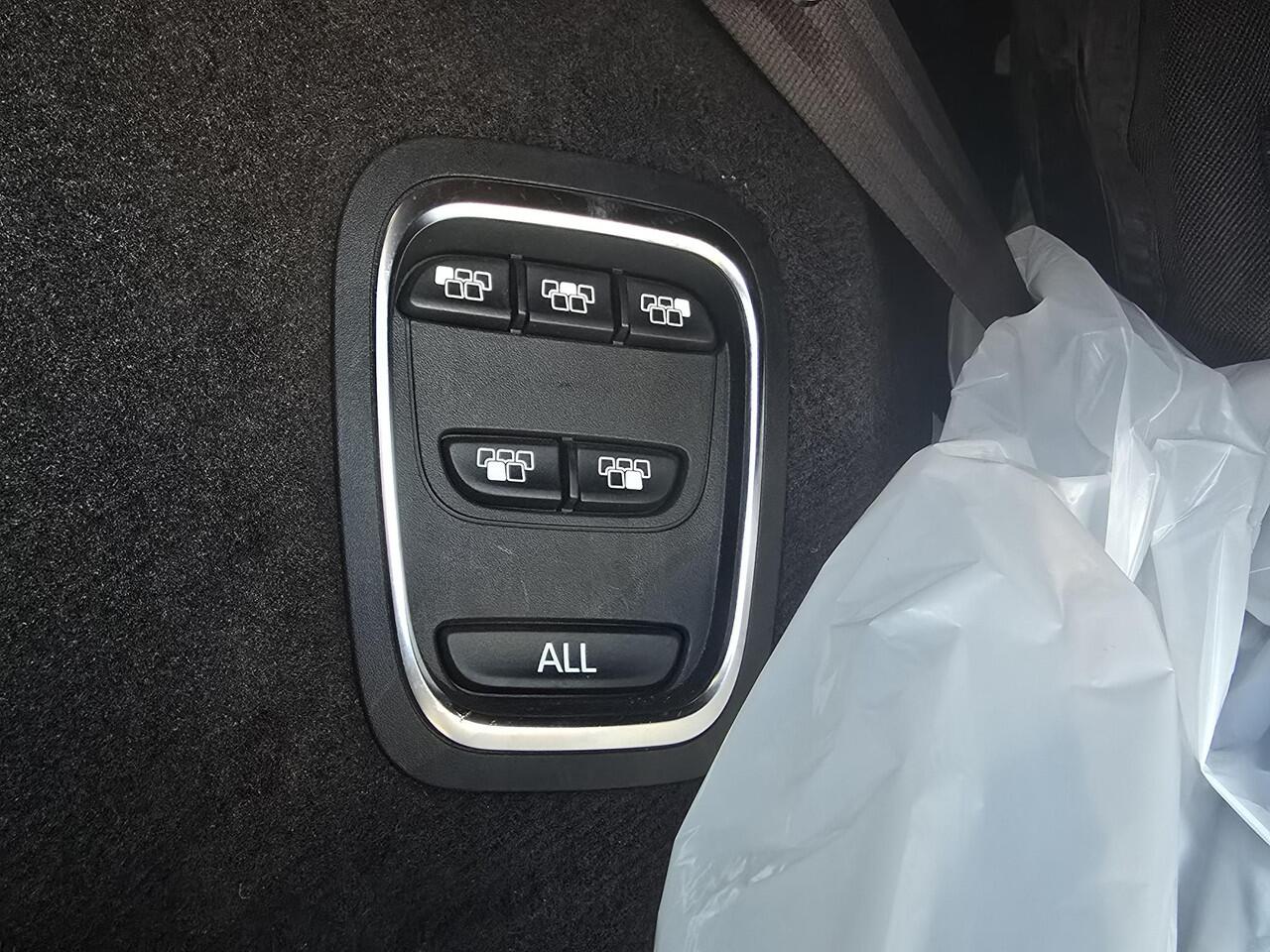 Renault ESPACE 1.8 TCe Intens 7p. 224pk Automaat | Trekhaak | Adaptieve Cruise | Achteruitrijcamera | Elektrische Achterklep | Head up Display