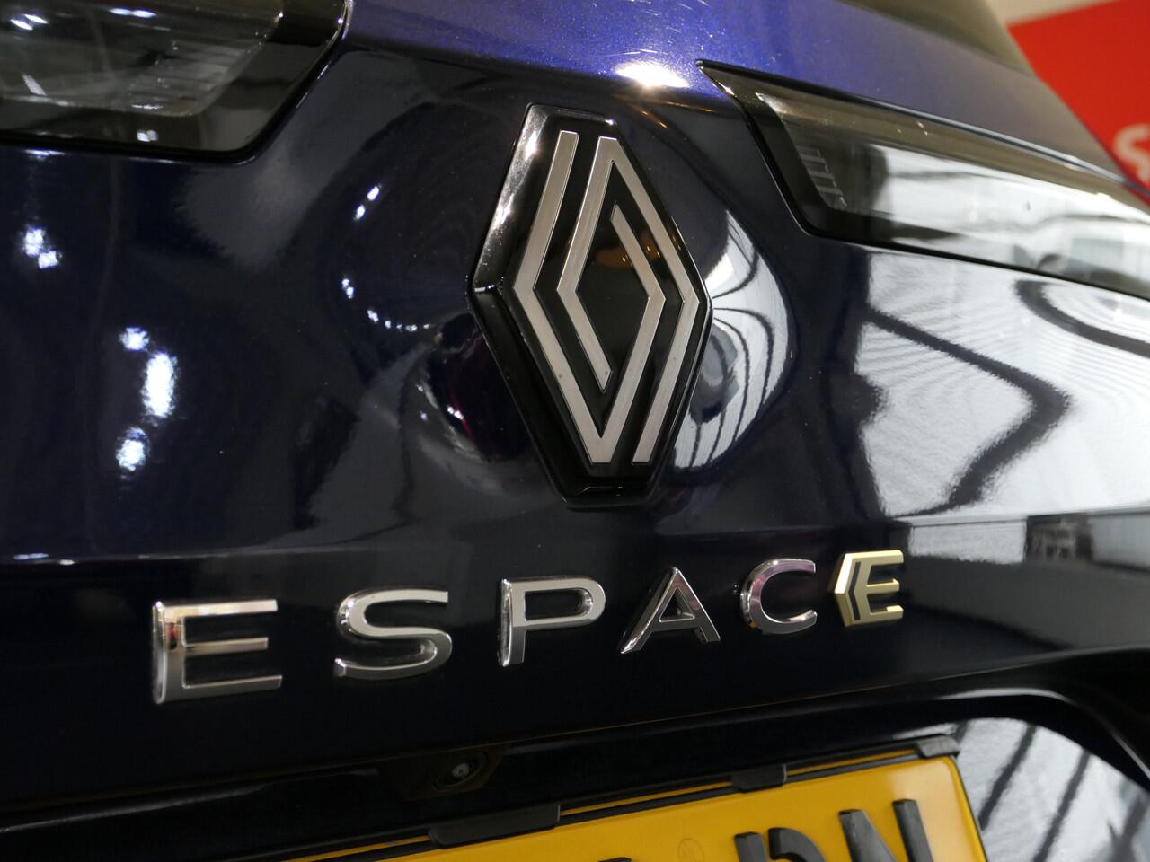 Renault ESPACE E-Tech full hybrid 200 iconic 7p. - Occasion Lease vanaf ¤689 p/m - *Panoramadak!* - Adaptive cruise - headup display - Harman Kardon audio