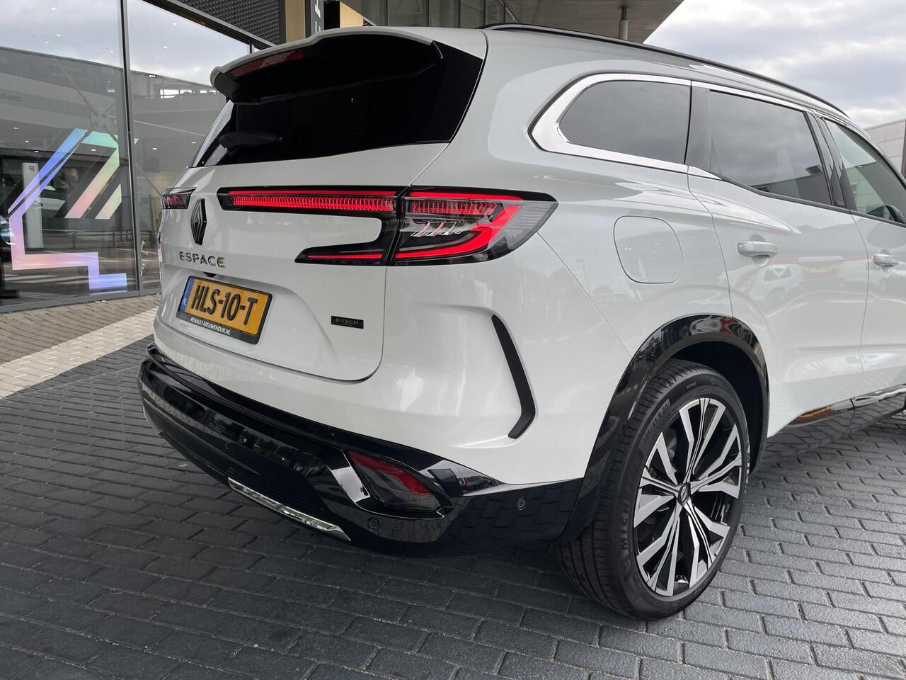 Renault ESPACE E-Tech full hybrid 200 iconic 7p. / PANORAMADAK / PACK HARMAN KARDON / PACK ADVANCED DRIVING ASSIST