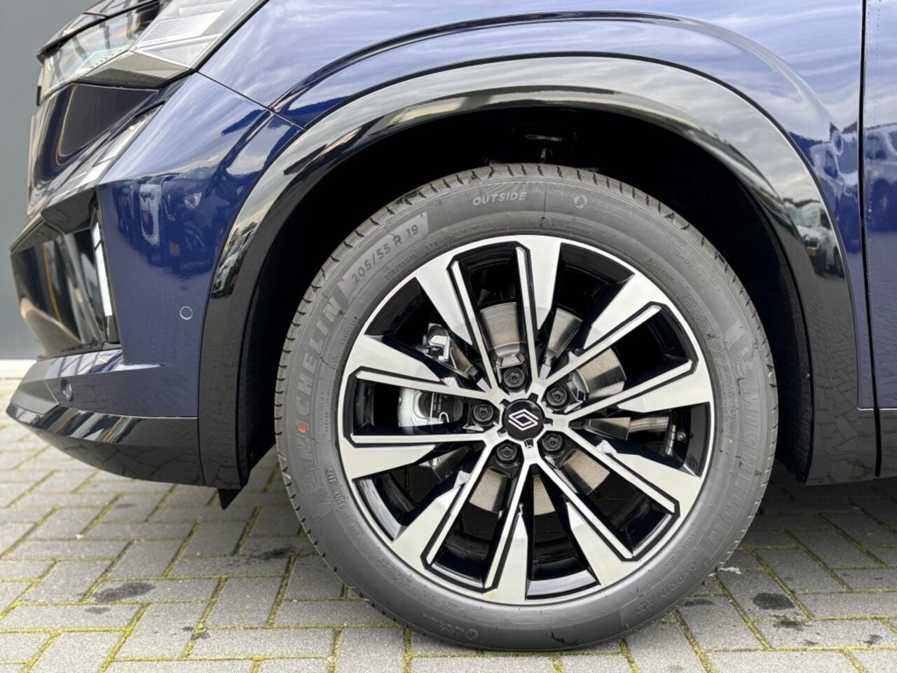 Renault ESPACE Techno Full Hybrid E-Tech 200 - 7 Zits Pack Solid