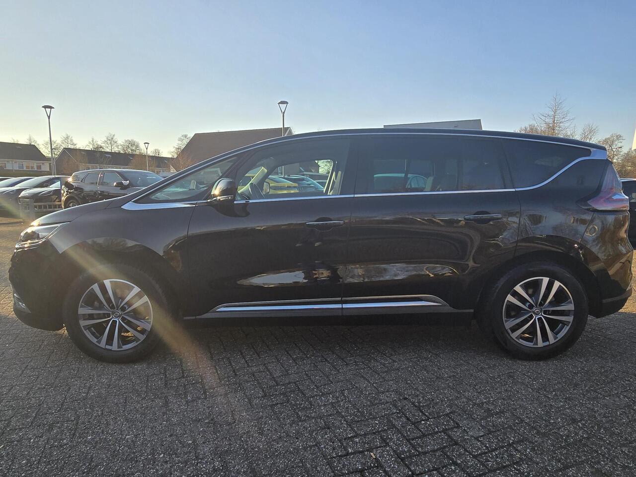 Renault ESPACE 1.8 TCe Intens 7p. 224pk Automaat | Trekhaak | Adaptieve Cruise | Achteruitrijcamera | Elektrische Achterklep | Head up Display