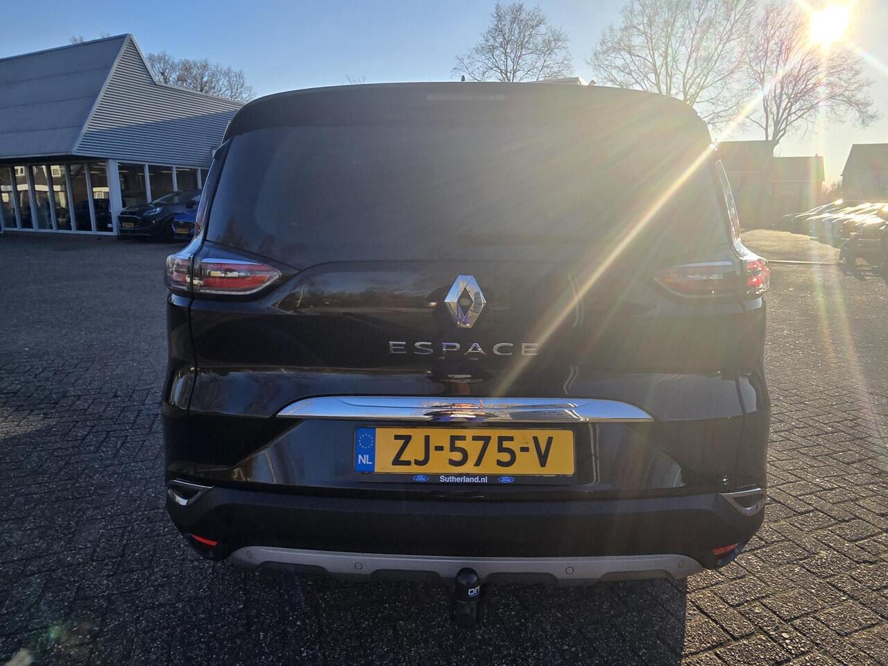 Renault ESPACE 1.8 TCe Intens 7p. 224pk Automaat | Trekhaak | Adaptieve Cruise | Achteruitrijcamera | Elektrische Achterklep | Head up Display