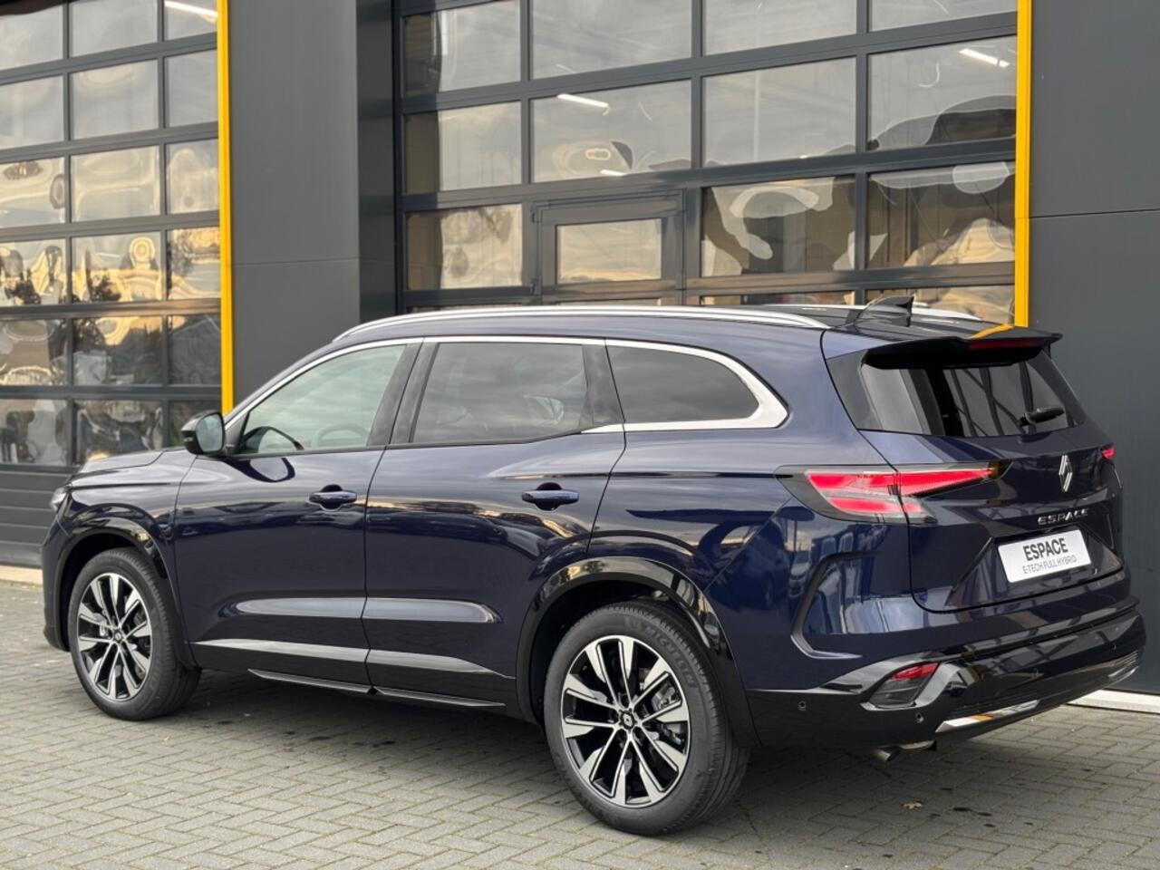 Renault ESPACE Techno Full Hybrid E-Tech 200 - 7 Zits Pack Solid