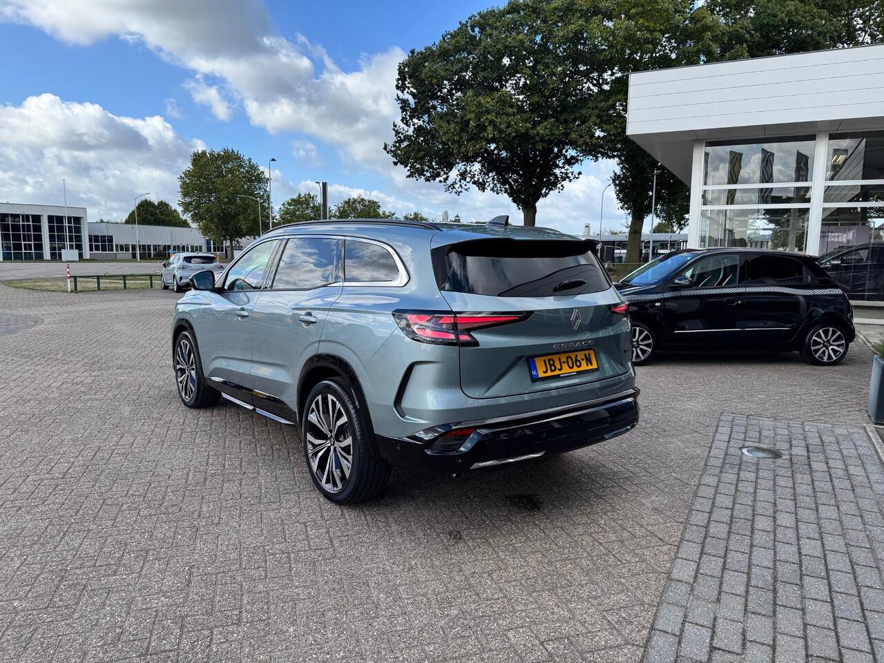 Renault ESPACE E-Tech full hybrid 200 iconic 5p. PACK VISION/ PACK LIGHT & SOUND/ ETC... LED MATRIX. DIVERSE UITVOERINGEN UIT VOORRAAD LEVERBAAR ETC... RIJKLAAR!