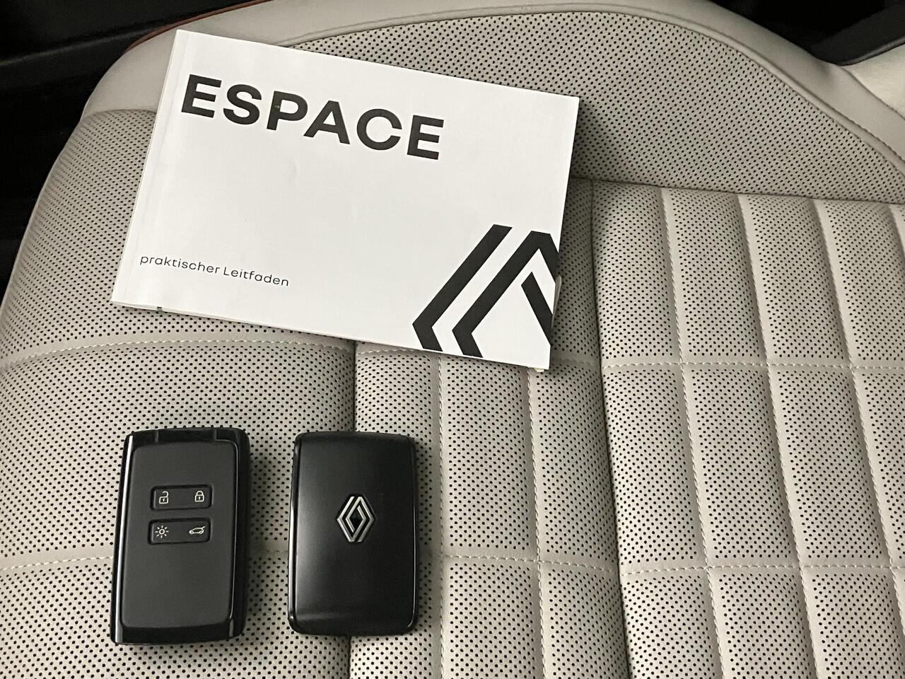 Renault ESPACE E-Tech full hybrid 200 iconic 5p. / Dealer onderhouden / Harman Kardon Audio / Panoramadak / Rondzichtcamera / Stuur- & Stoelverwarming / Adaptieve Cruise Control / Apple Carplay/Android Auto /
