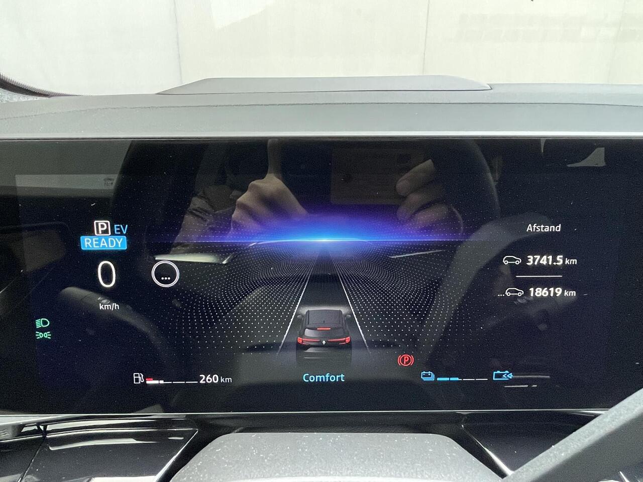 Renault ESPACE E-Tech full hybrid 200 esprit Alpine 7p. / Head-up display / 360° camera / stoelverwarming / adaptieve cruise control / keyless entry / elektrisch verstelbare stoelen / elektrische achterklep / draadloze oplader / LED koplampen / 20" velgen