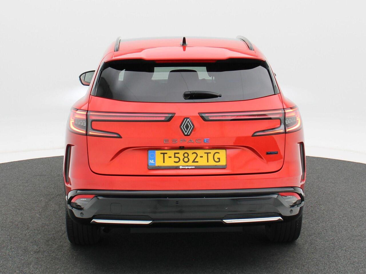 Renault ESPACE E-Tech full hybrid 200 esprit Alpine 7-Persoons | Full LED | Navigatie | Camera | Panoramadak | 20 Inch | Adaptive Cruise | CarPlay | 26.196 Km!!