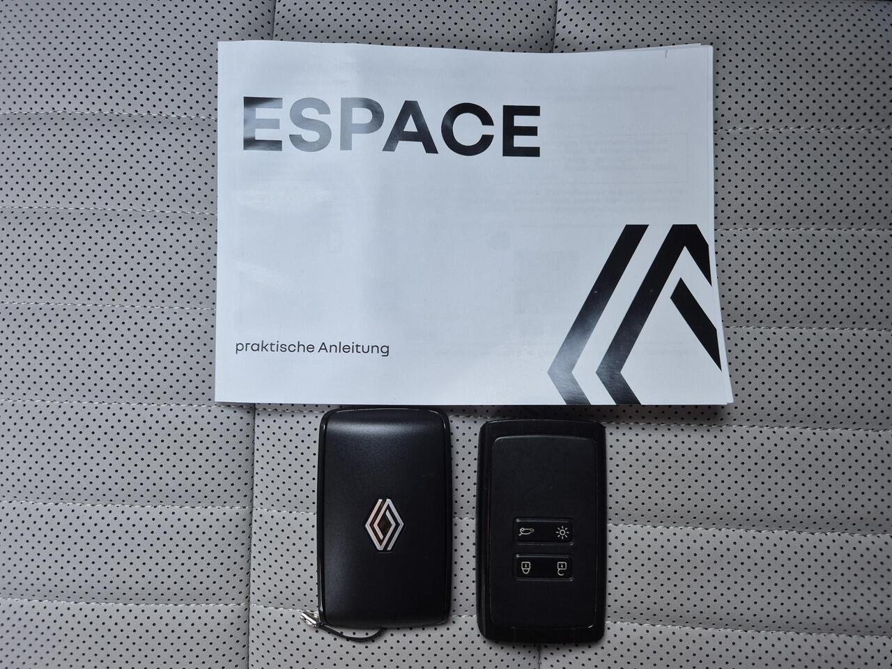 Renault ESPACE E-Tech Full Hybrid 200 7P Iconic Automaat / 7 Persoons / Fabrieksgarantie tot 04-2027 / Trekgewicht 1500 kg / Pack Vision / Allseason banden / Head Up Display / Panoramadak / Elektrische achterklep / Harman/Kardon Audio Systeem /