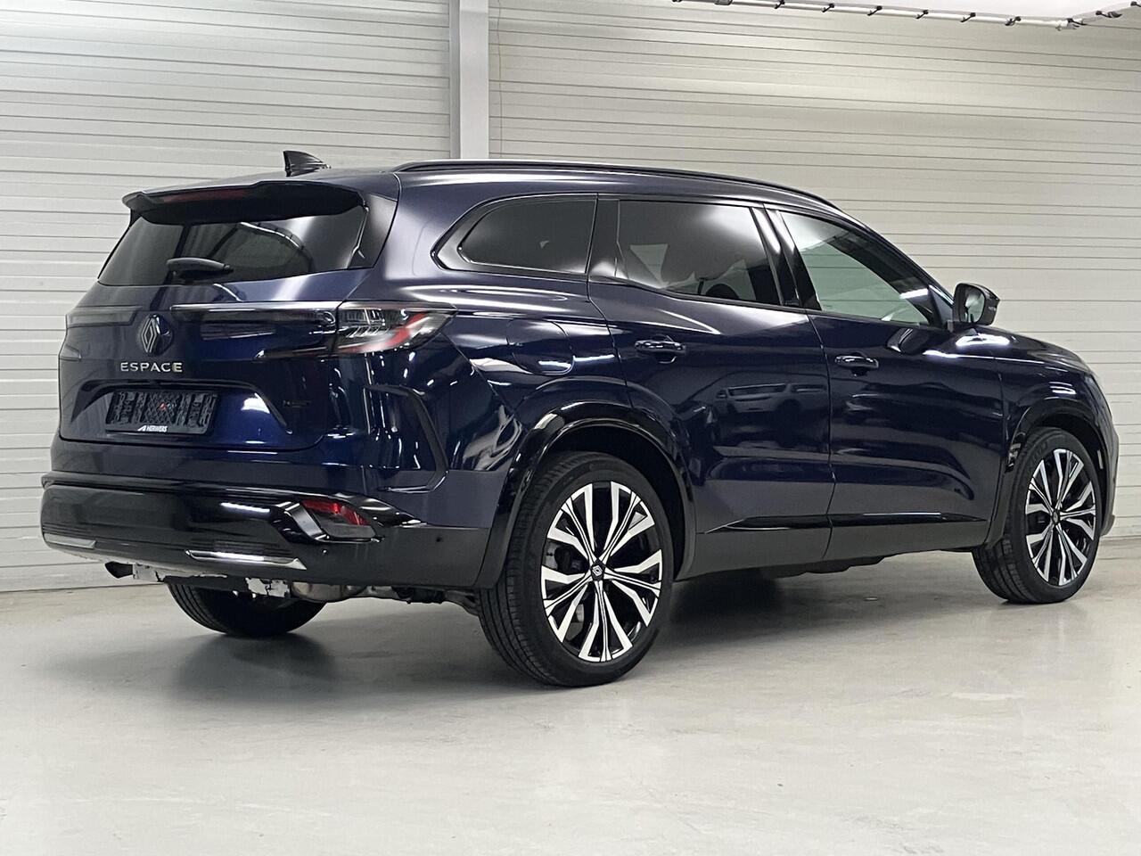 Renault ESPACE E-Tech full hybrid 200 iconic 5p. / Dealer onderhouden / Harman Kardon Audio / Panoramadak / Rondzichtcamera / Stuur- & Stoelverwarming / Adaptieve Cruise Control / Apple Carplay/Android Auto /