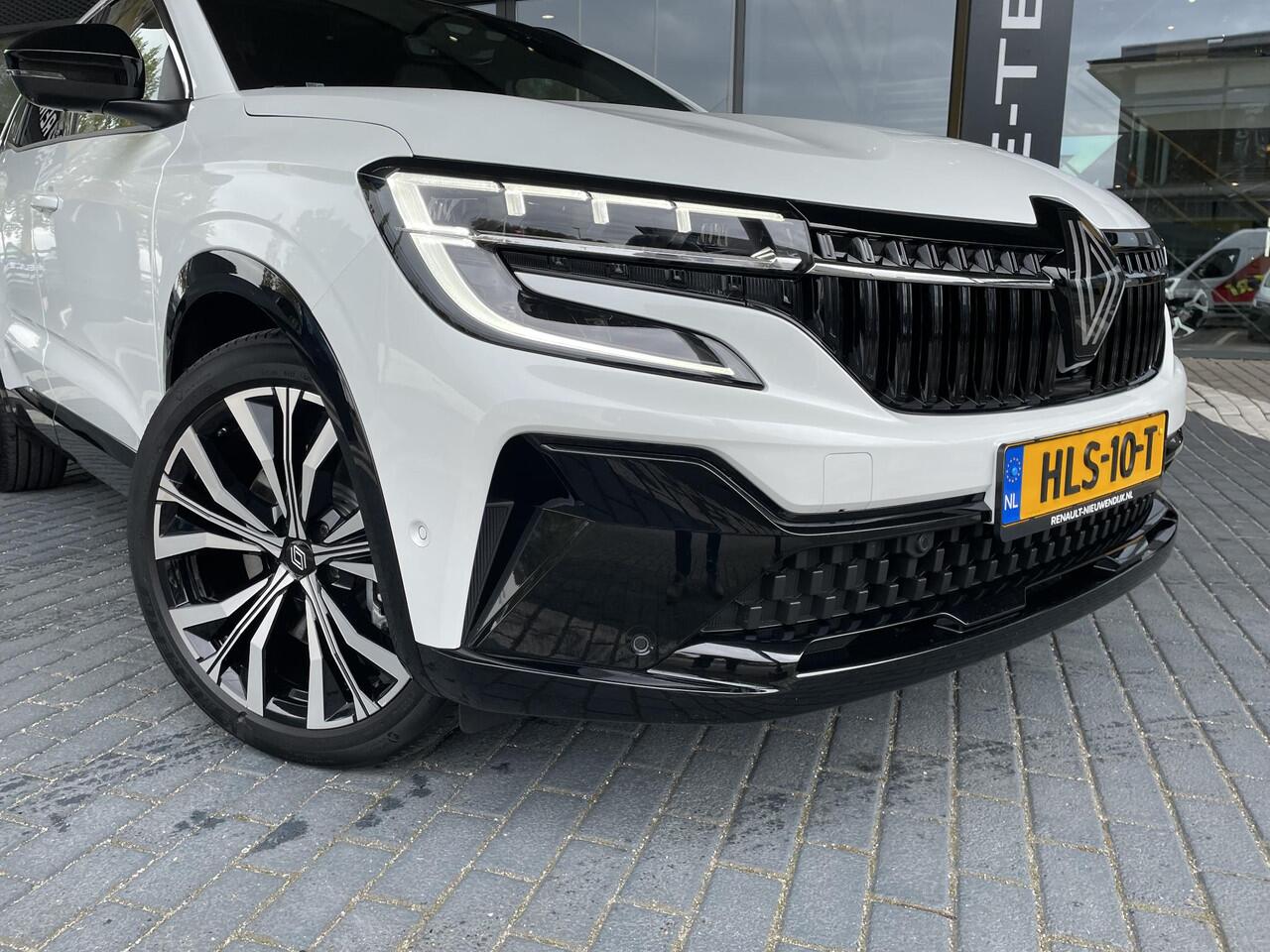 Renault ESPACE E-Tech full hybrid 200 iconic 7p. / PANORAMADAK / PACK HARMAN KARDON / PACK ADVANCED DRIVING ASSIST