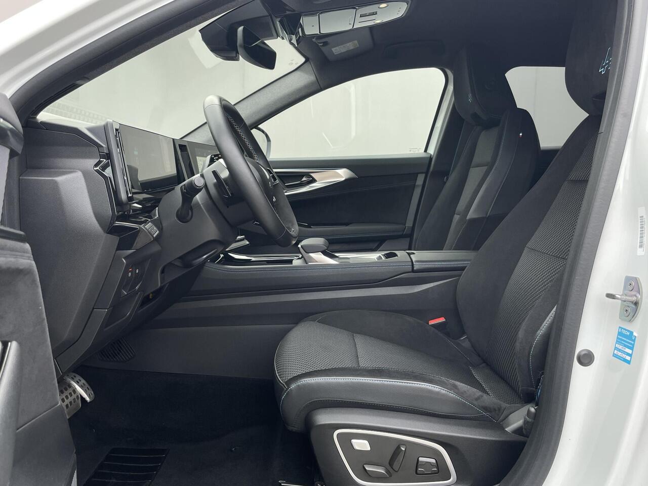 Renault ESPACE E-Tech full hybrid 200 esprit Alpine 7p. / Head-up display / 360° camera / stoelverwarming / adaptieve cruise control / keyless entry / elektrisch verstelbare stoelen / elektrische achterklep / draadloze oplader / LED koplampen / 20" velgen