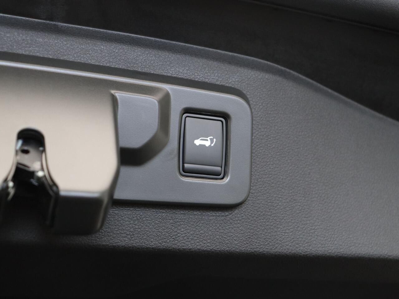 Renault ESPACE Iconic Hybrid 200 | Achteruitrijcamera | Elektrisch verwarmbare voorstoelen | Elektronisch geregelde airconditioning