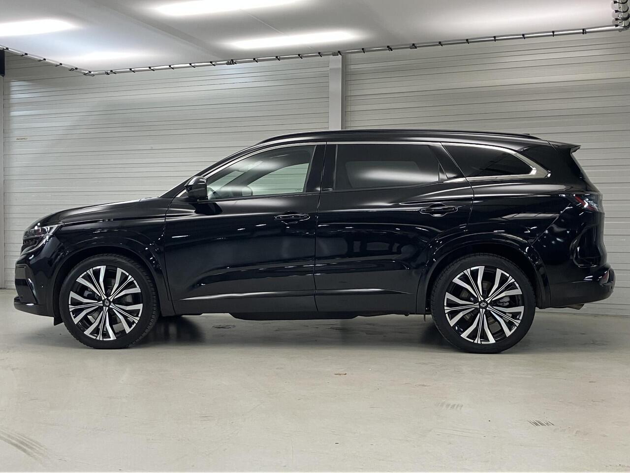 Renault ESPACE E-Tech full hybrid 200 iconic 7p. / Fabrieksgarantie 04-2027 / 7 persoons / 1.500 kg trekgewicht / Panorama dak / Leder / Elektrische stoelen / Massagefunctie / Elektrische klep / Harman Kardon Audio / Navi / Camera 360° / 20" LM wielen All Season banden 