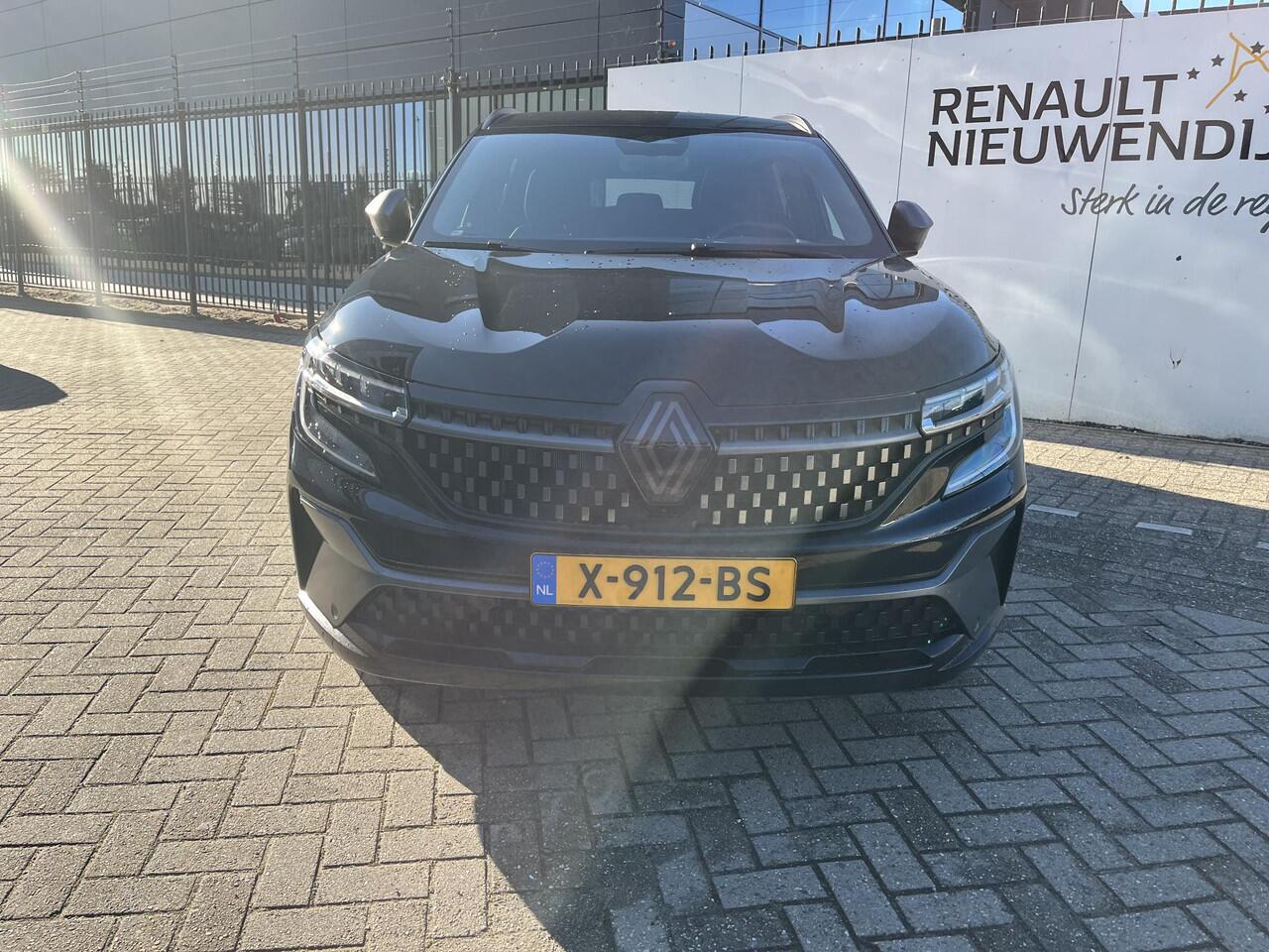 Renault ESPACE E-Tech full hybrid 200 esprit Alpine 7p. / Pack harman kardon / Pack Solid / Pack advanced driving / Pack around view / Panoramisch vast glazen dak / Head-up display / Matrix LED / Trekhaak inklapbaar