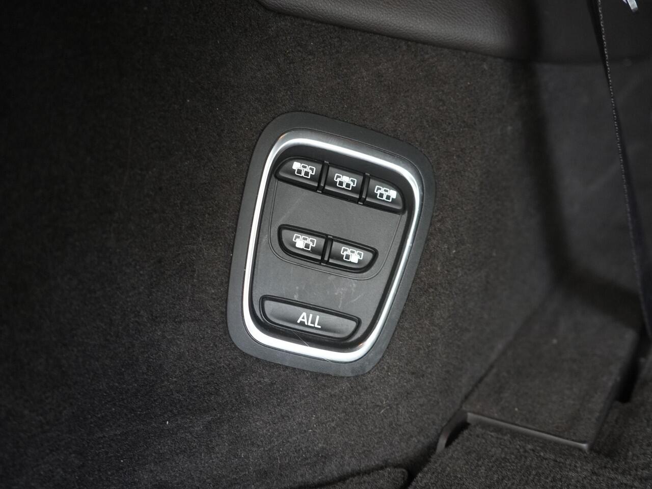 Renault ESPACE 1.8 TCe 225 EDC Initiale Paris 7p. - RIJKLAARPRIJS - 7-persoons - All Seasonbanden - Dealeronderhouden - Afneembare Trekhaak - Elektrisch Glazen Panoramadak