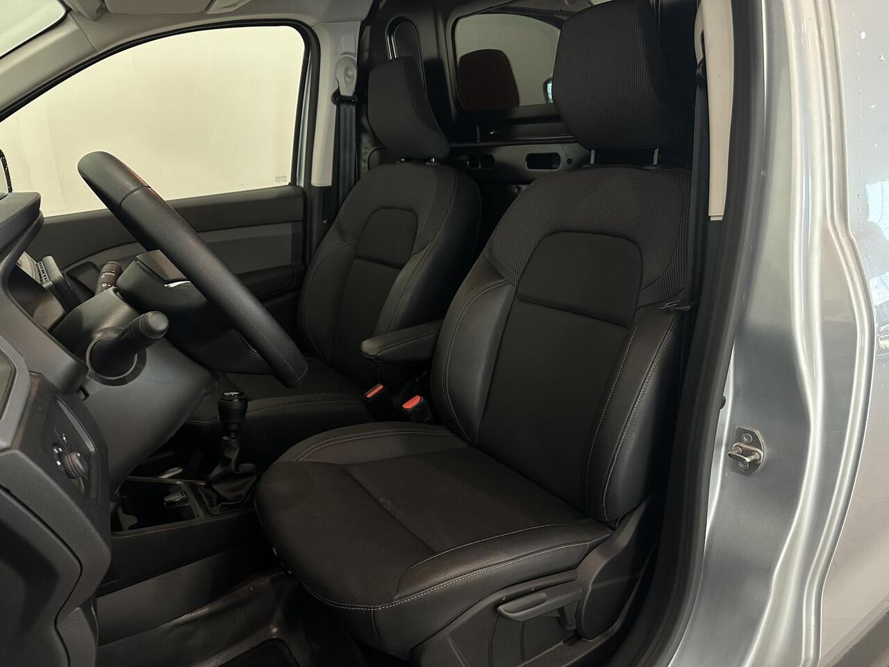 Renault EXPRESS 1.5 dCi 75 Comfort + | Navigatie | Sidebars | Trekhaak | All season banden | Bedrijfswageninrichting | Parkeersensoren voor, achter en achteruitrijcamera | Apple Carplay/Android Auto